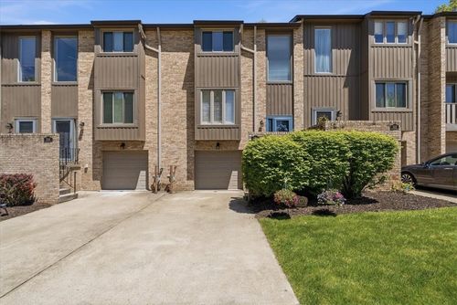 304 Central Dr, Cranberry Twp, PA, 16066-4407 | Card Image