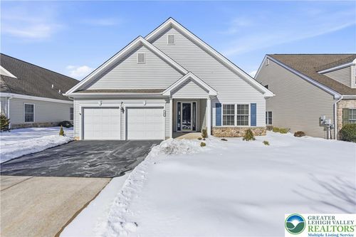 18 Devonshire Dr, Easton, PA, 18045-2189 | Card Image