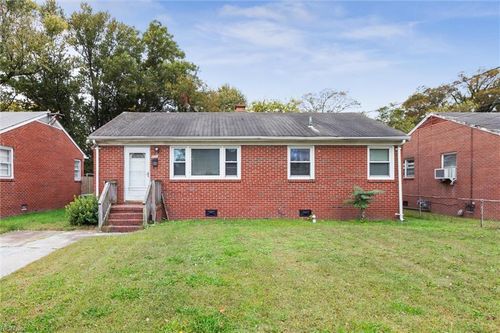 377 Dewey Ave, Hampton, VA, 23661-2513 | Card Image