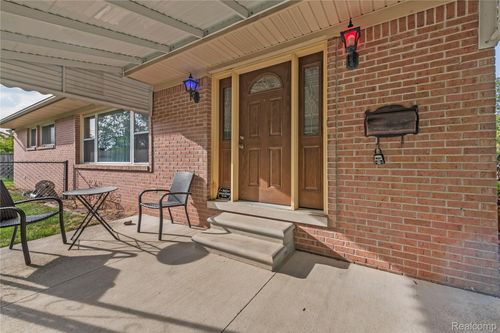 2528 Norwood Rd, Trenton, MI, 48183-2462 | Card Image