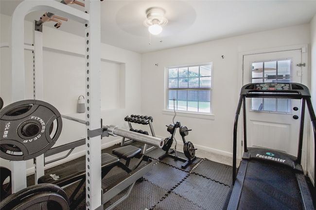 Exercise room featuring baseboards and ceiling fan | Image 26