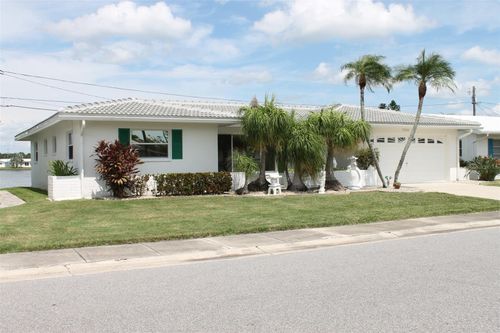 9665 Mainlands Blvd W, Pinellas Park, FL, 33782-3817 | Card Image