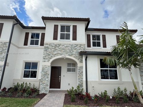 2622-2622 Se 27th Ct, Homestead, FL, 33035-2647 | Card Image