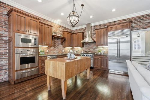 212 W 50th St, Kansas City, MO, 64112-2420 | Card Image