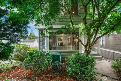 7548 Ravenna Ave Ne, Seattle, WA, 98115-4662 | Card Image