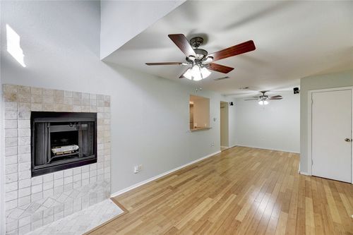 215-3627 Menchaca Rd, Austin, TX, 78704-5990 | Card Image