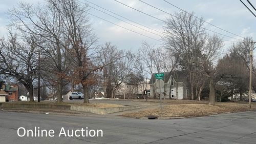 514 W College St, Carbondale, IL, 62901-2739 | Card Image