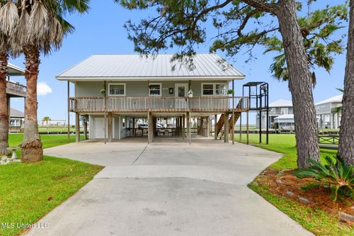 424 Riverview Rd, Bay Saint Louis, MS, 39520-8871 | Card Image