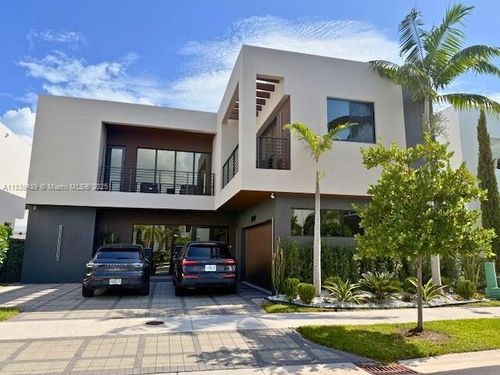 76 Nw 76th Ln, Miami, FL, 33178 | Card Image