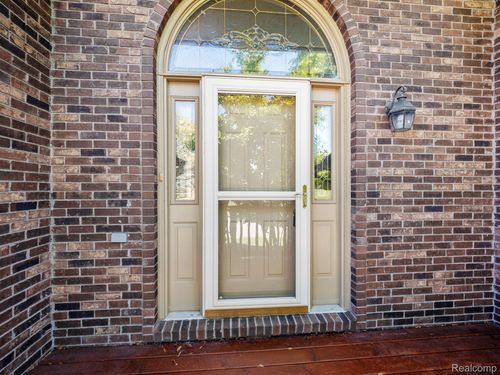 2033 Rochelle Run, Rochester Hills, MI, 48309-3746 | Card Image