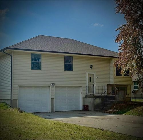 107 Date St, Garden City, MO, 64747-8136 | Card Image