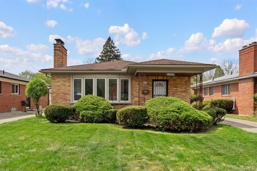 19335 Chapel St, Detroit, MI, 48219-1972 | Card Image