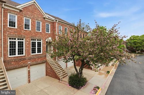 9566 Lagersfield Cir, VIENNA, VA, 22181-6176 | Card Image