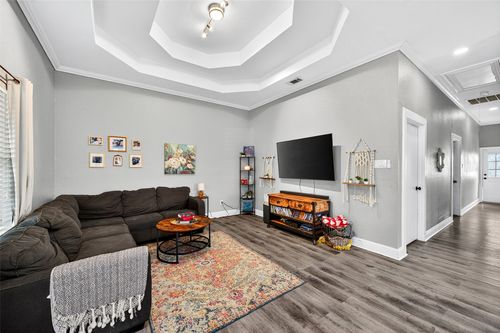 620 Throckmorton St, Gainesville, TX, 76240-3208 | Card Image