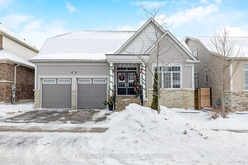 61 Kirvan St, Fergus, ON, N1M0G9 | Card Image