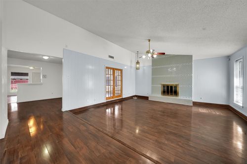 1809 Trowbridge St, Garland, TX, 75044-7684 | Card Image