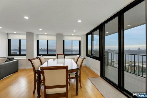 300 Winston Dr, Cliffside Park, NJ, 07010-3236 | Card Image