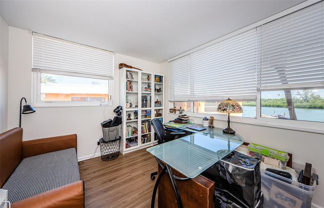 Den/Office | Image 37
