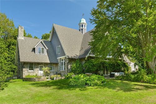 3 Stone Tower Ln, Barrington, RI, 02806-4913 | Card Image