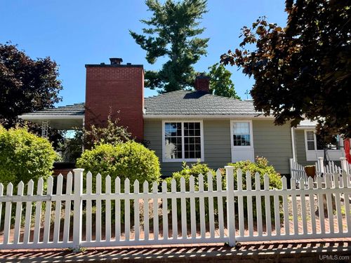 425 Mine Street, Norway, MI, 49870 | Card Image