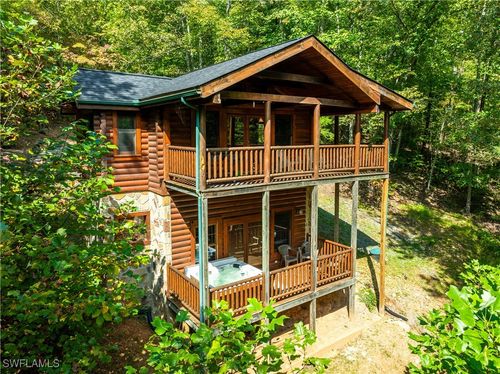 4062 Chamberlain Ln, Pigeon Forge, TN, 37862-8104 | Card Image