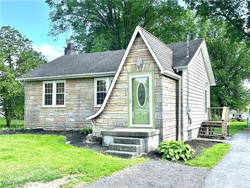 6898 Grove Street, Brookfield, OH, 44403 | Card Image
