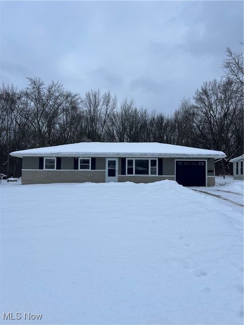 653 Chapel Ln, Campbell, OH, 44405-2005 | Card Image