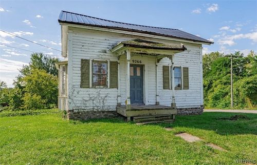 9266 Ridge Rd, Middleport, NY, 14105-9722 | Card Image