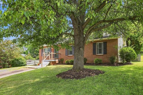 110 Lambert St, Staunton, VA, 24401-2203 | Card Image