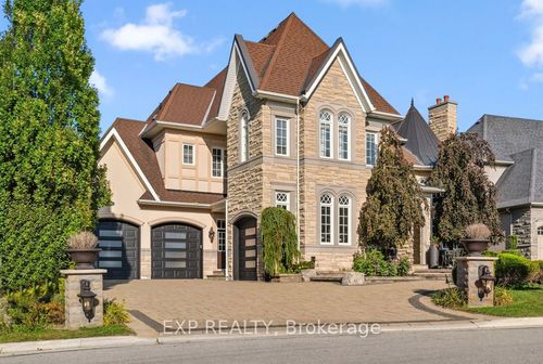22 Longthorpe Crt, Aurora, ON, L4G0K4 | Card Image