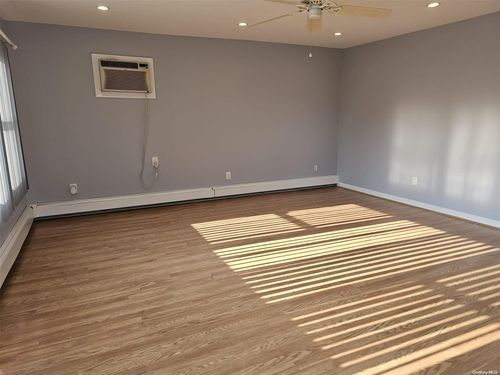 30 Walnut Rd, Inwood, NY, 11096-1116 | Card Image