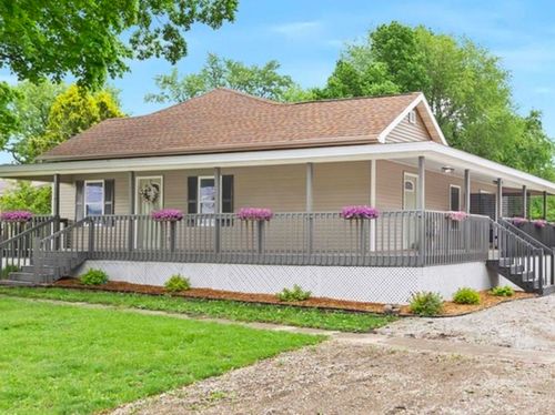 104 S Taylor St, Towanda, IL, 61776-7588 | Card Image