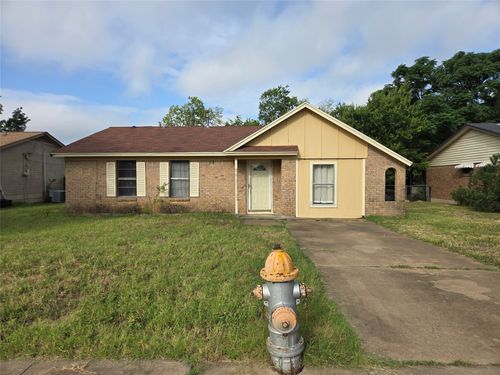 1601 Mcanear St, Cleburne, TX, 76033-7672 | Card Image