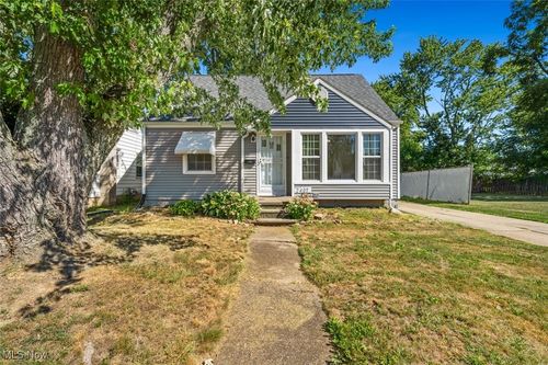 2405 E 35th St, Lorain, OH, 44055-2140 | Card Image