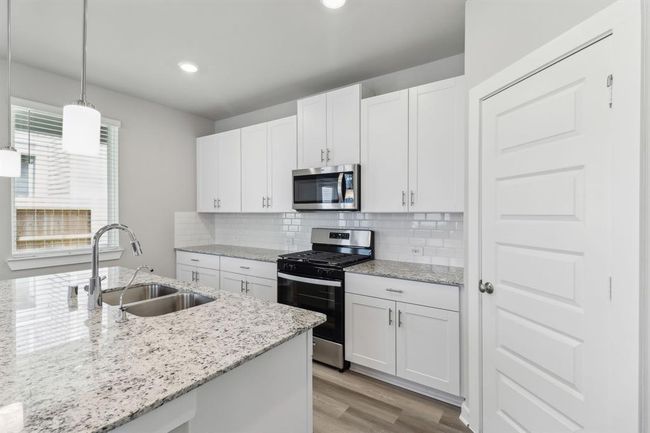 587 Avisa Dr, House other with 3 bedrooms, 3 bathrooms and 2 parking in Kemah TX | Image 13