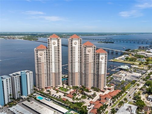 g807-2090 W 1st St, FORT MYERS, FL, 33901-3103 | Card Image