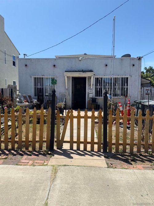 620 E 7th St, National City, CA, 91950-2417 | Card Image
