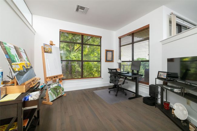 Extra denlike area that can be used as a home office | Image 19