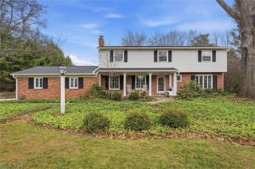 2033 Red Coach Rd Nw, North Canton, OH, 44720-3932 | Card Image