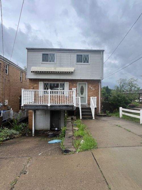 840 Dunster St, Brookline, PA, 15226-1427 | Card Image