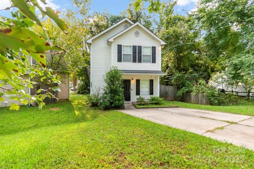 5541 Peachwood Dr, Charlotte, NC, 28216-2226 | Card Image