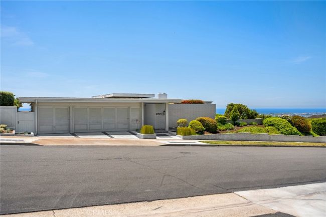 2701 Windover Dr, House other with 4 bedrooms, 3 bathrooms and 3 parking in Corona Del Mar CA | Image 41