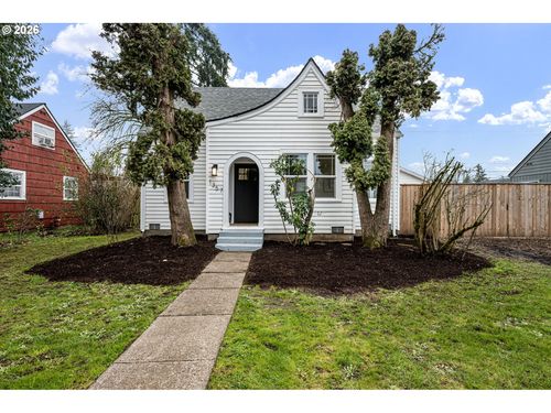 1357 E St, Springfield, OR, 97477-4867 | Card Image