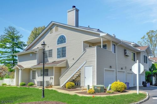1 Danbury Ct, Bedminster, NJ, 07921-1840 | Card Image