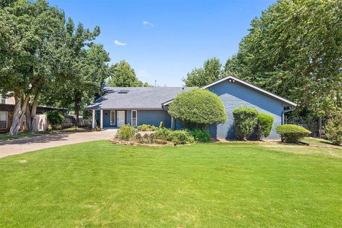 2905 Lamp Post Ln, Oklahoma City, OK, 73120-6105 | Card Image