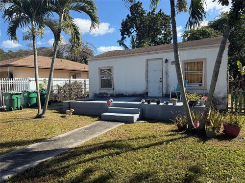 1972 Nw 59th St, Miami, FL, 33142-7842 | Card Image