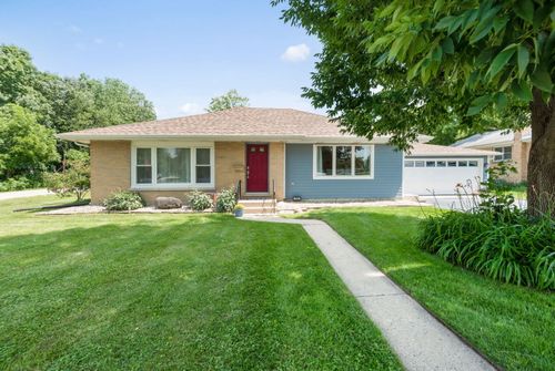 365 N Alleghany Rd, Grayslake, IL, 60030-1439 | Card Image