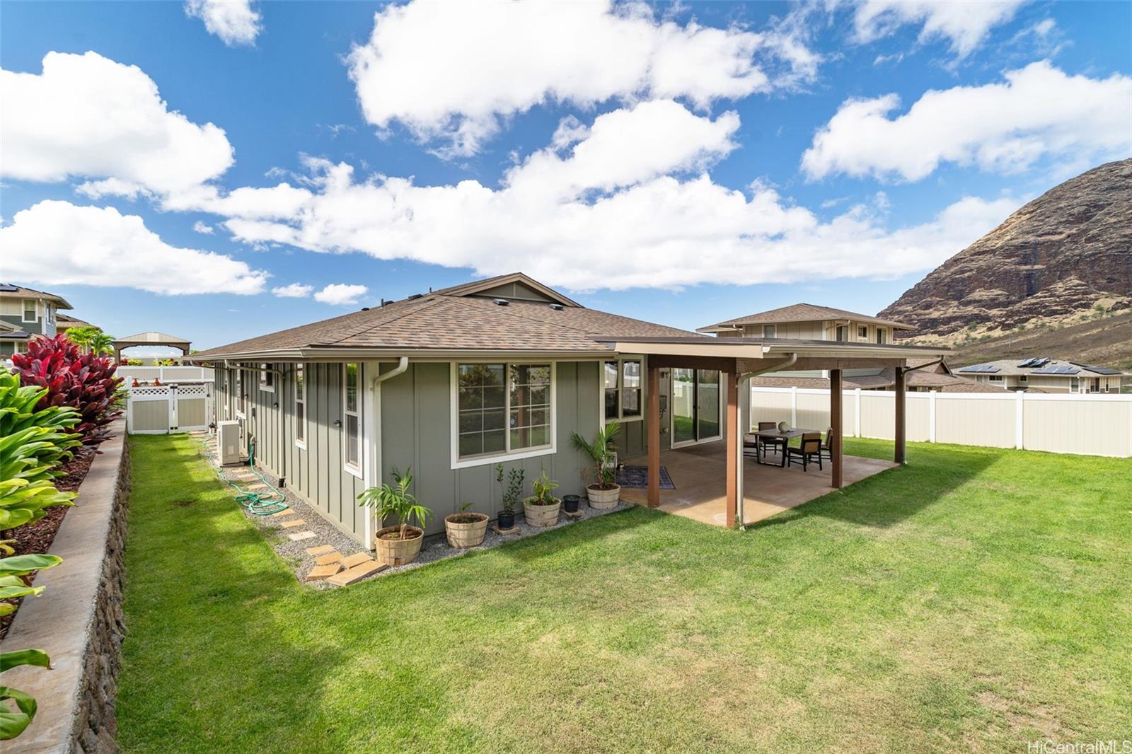 Maiola St, Waianae, HI 96792