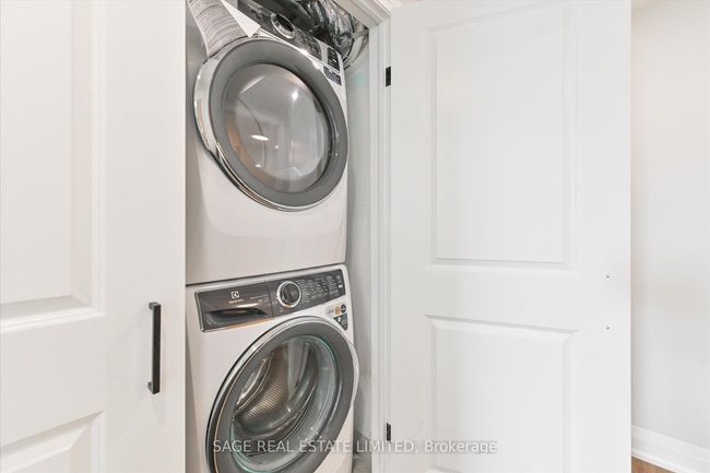 A - 22 Lansdowne Ave, Home with 2 bedrooms, 2 bathrooms and null parking in Toronto ON | Image 23