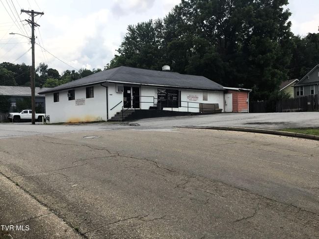 102 E Hardin St, Home with 0 bedrooms, 0 bathrooms and null parking in Greeneville TN | Image 4